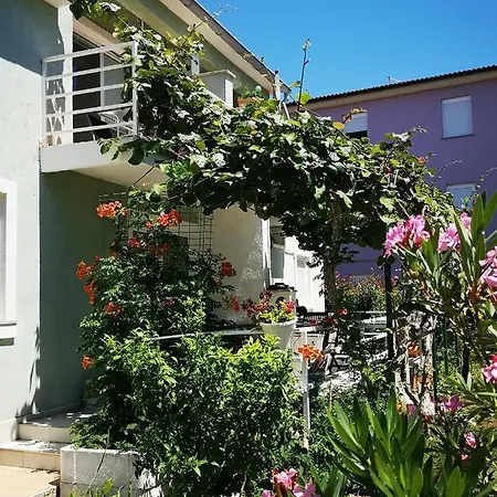 Chillout Apartments With Pool Patricia