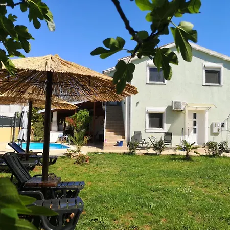 Chillout Apartments With Pool Patricia Fažana